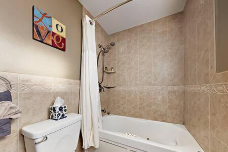 Hidden Gem Vacation W Private Pool & Tikihut Fort Lauderdale